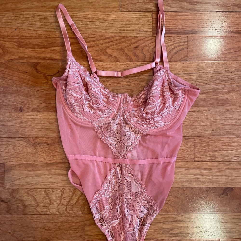 Never USED beautiful pink Forever 21 bodysuit/lingerie 💗